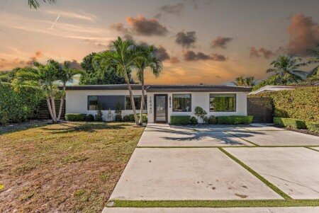 House 9 guests, with garden