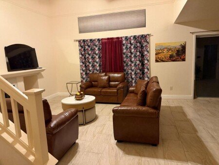 House 6 guests, with jacuzzi