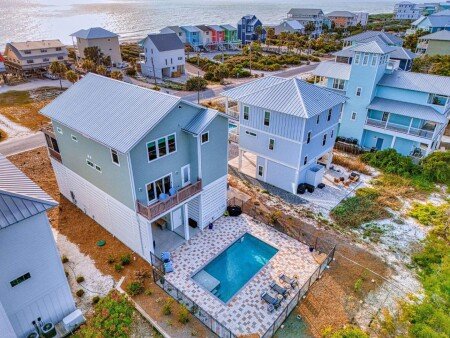 House 10 guests, with pool