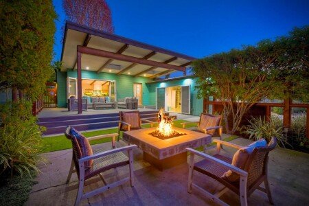 House 7 guests, with jacuzzi