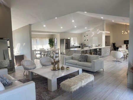 House 8 guests, with jacuzzi