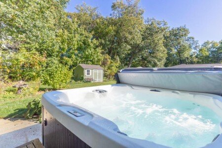 House 10 guests, with jacuzzi