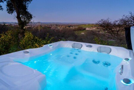 Bed and breakfast 3 bedrooms, with jacuzzi