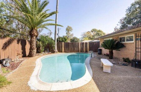 Bed and breakfast 1 bedroom, with pool