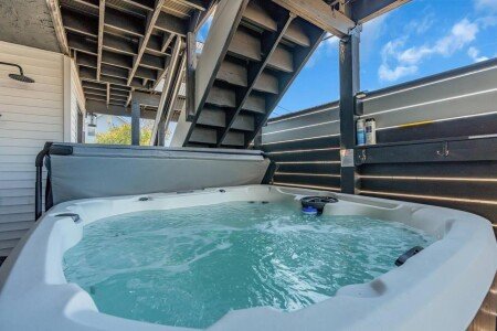 House 6 bedrooms, with jacuzzi