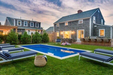 House 22 guests, with jacuzzi