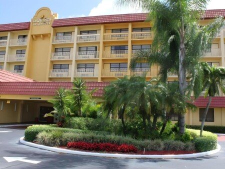 Hotel con piscina