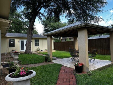 Bed and breakfast 1 bedroom, with garden