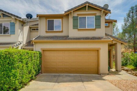House 3 bedrooms, with parking