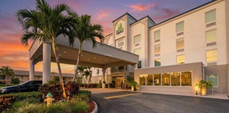 Hotel with jacuzzi
