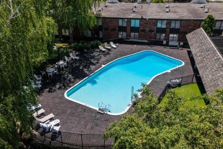 Hotel with jacuzzi