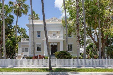 Bed and breakfast 2 guests, with pool