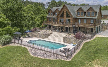 Bed and breakfast 5 guests, with pool