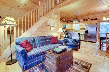 House 8 guests, with jacuzzi