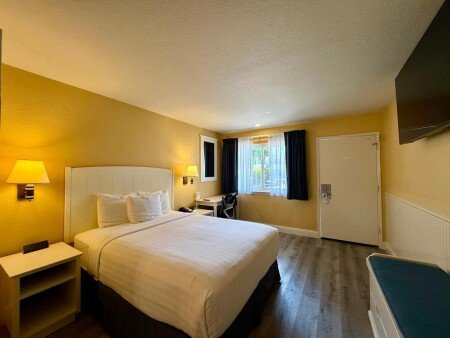 Hotel with jacuzzi