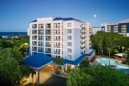Hotel with jacuzzi