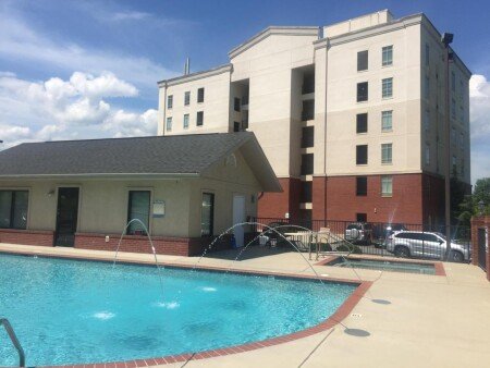 House 2 bedrooms, with pool