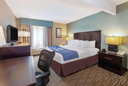 Hotel with jacuzzi