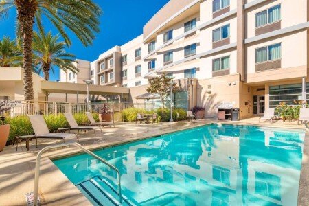 Hotel con piscina