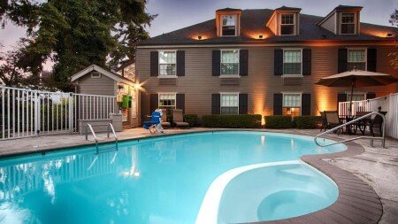Hotel with jacuzzi