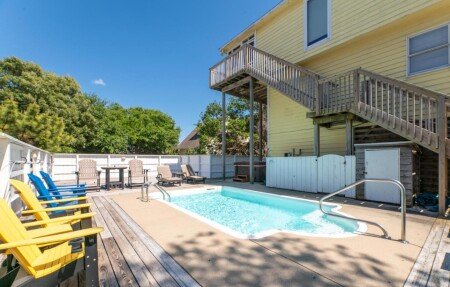 House 8 guests, with jacuzzi