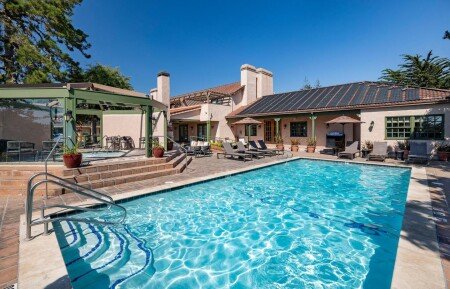 Hotel with jacuzzi