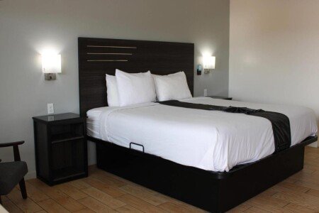 Hostel 6 guests, with pool