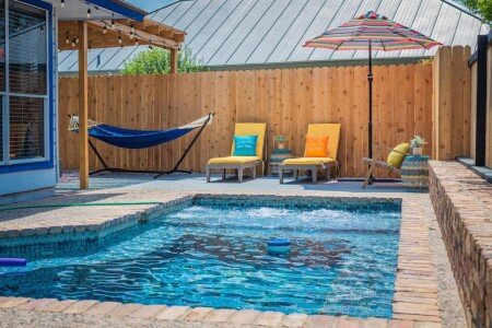 House 13 guests, with jacuzzi