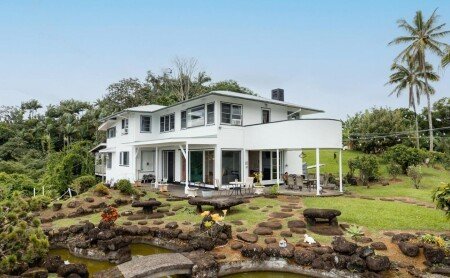 House 2 guests, with garden