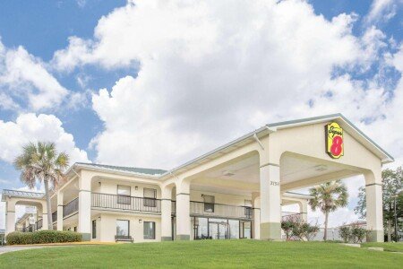 Hotel with jacuzzi