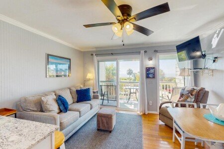 House 6 guests, with pool