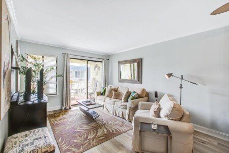 House 6 guests, with pool