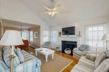 House 6 guests, with pool