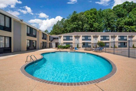 Hostel 4 guests, with pool