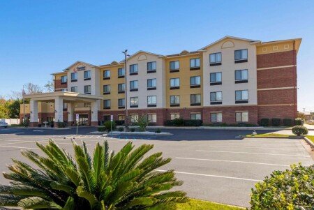 Hotel with gym