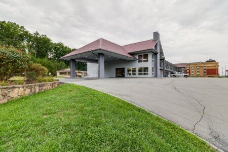 Hostel 4 guests, with pool