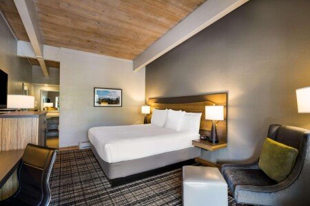 Hotel with jacuzzi