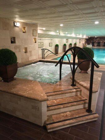 Hotel with jacuzzi