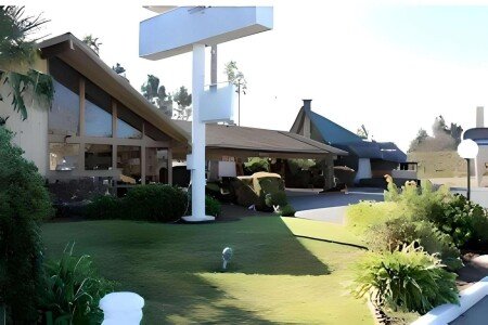 Hostel 6 guests, with pool