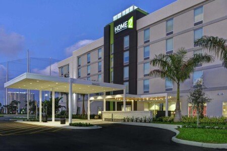 Hotel con piscina