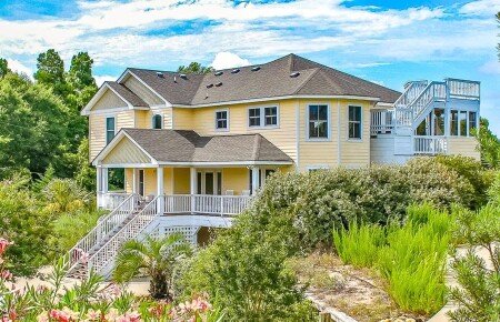 House 8 guests, with jacuzzi