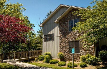 House 12 guests, with pool