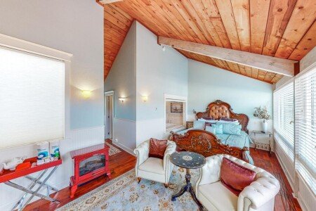 House 2 guests, with jacuzzi