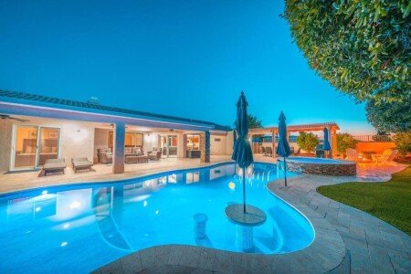 House 4 bedrooms, with jacuzzi