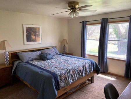 House 25 guests, with jacuzzi