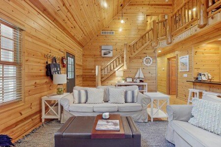 House 8 guests, with jacuzzi