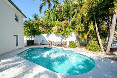 House 2 bedrooms, with pool