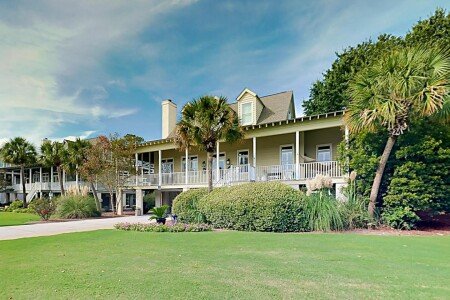 House 4 bedrooms, with pool