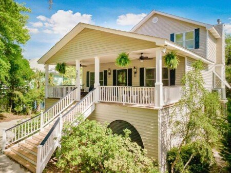 House 12 guests, with jacuzzi