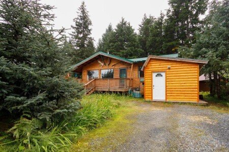 House 6 guests, with jacuzzi